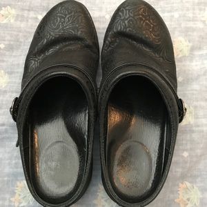 Black danskos